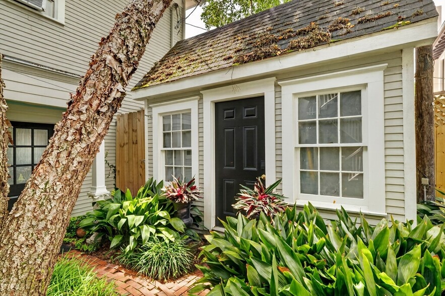 More Photos Of 107 E 35th St, Savannah Office For Sale
