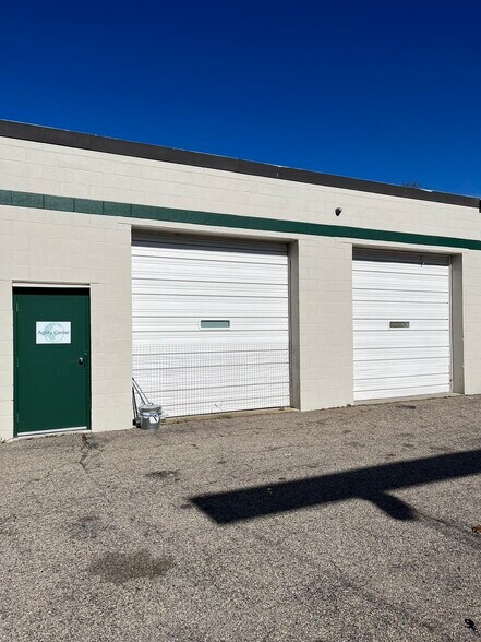 More Photos Of 60 Minnesota Ave, Warwick Warehouse For Lease