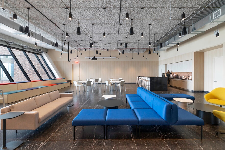 More Photos Of 25 Kent Ave, Brooklyn Office For Lease