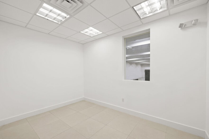 More Photos Of 335 Ne 61st St, Miami Flex For Lease