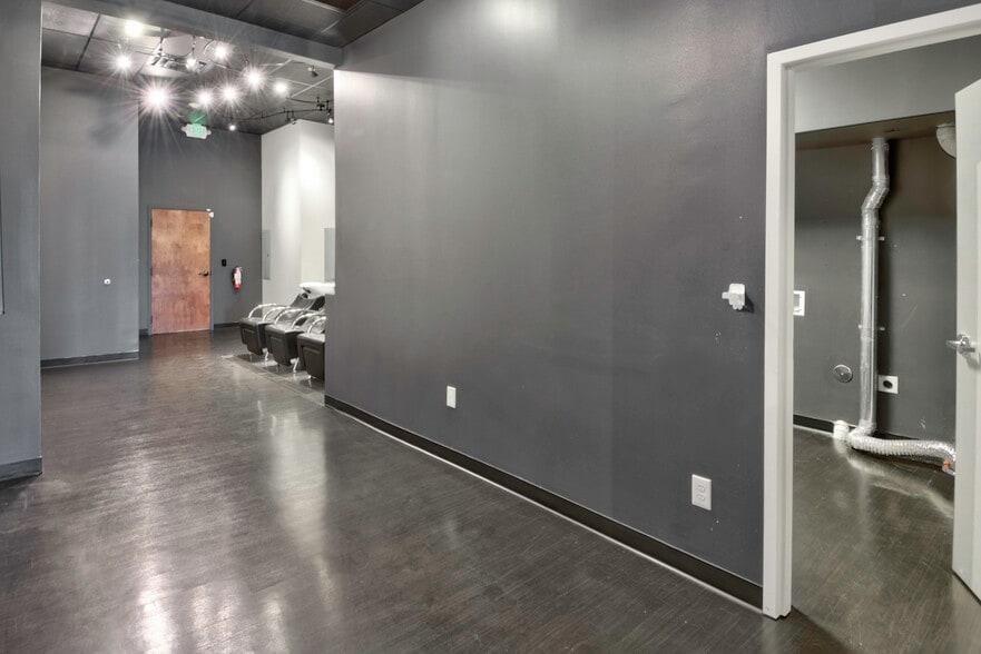 More Photos Of 195 S Union Blvd, Lakewood Storefront Retail Office For Lease