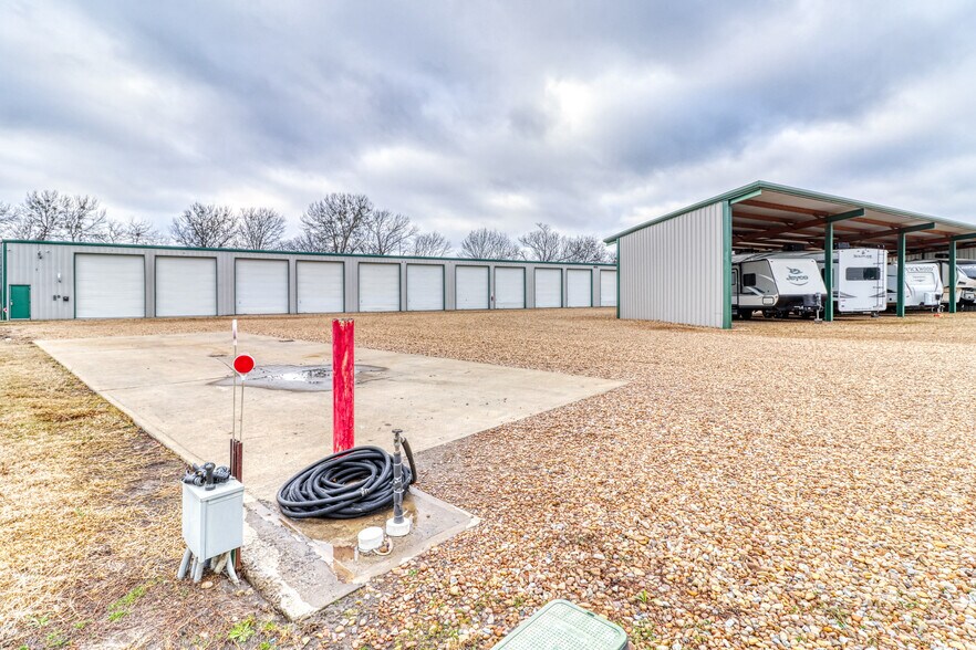 More Photos Of 6053 N McDonald St, Melissa Light Distribution For Lease