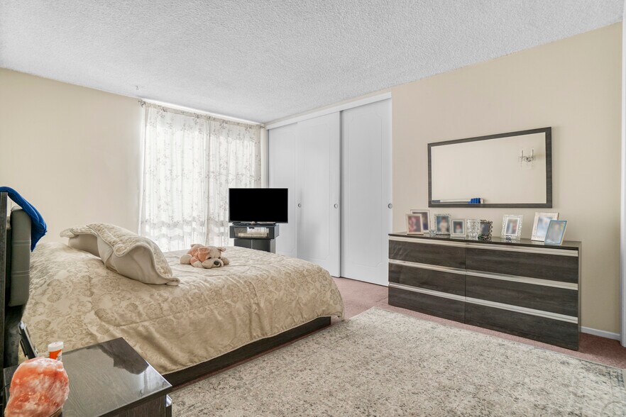 More Photos Of 8011 Romaine St, Los Angeles Apartments For Sale