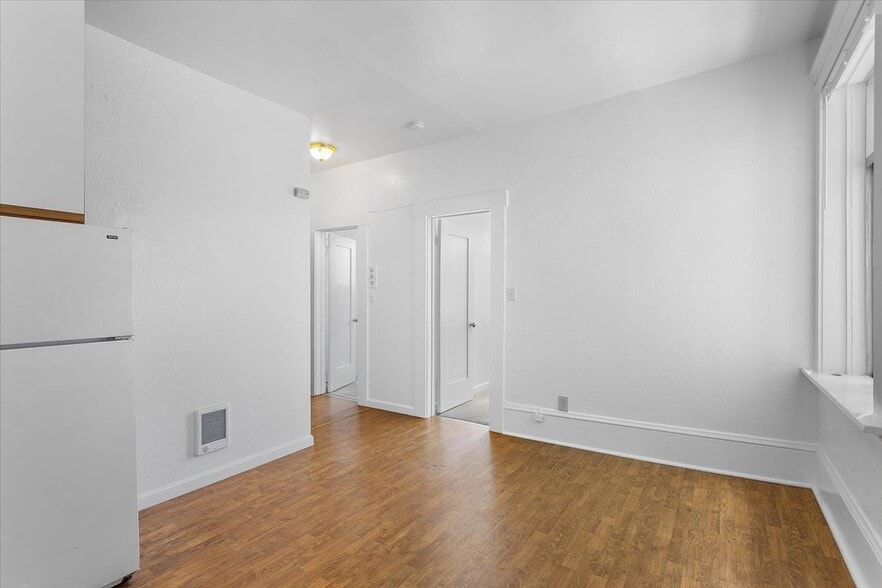 More Photos Of 498 25th St, Oakland Apartments For Sale
