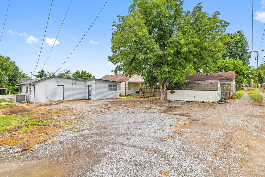 More Photos Of 1600 S Choctaw Ave, El Reno Office For Sale