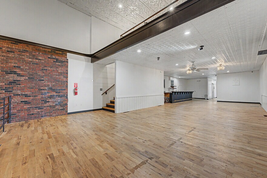More Photos Of 109 Main St SE, Gravette Office For Sale