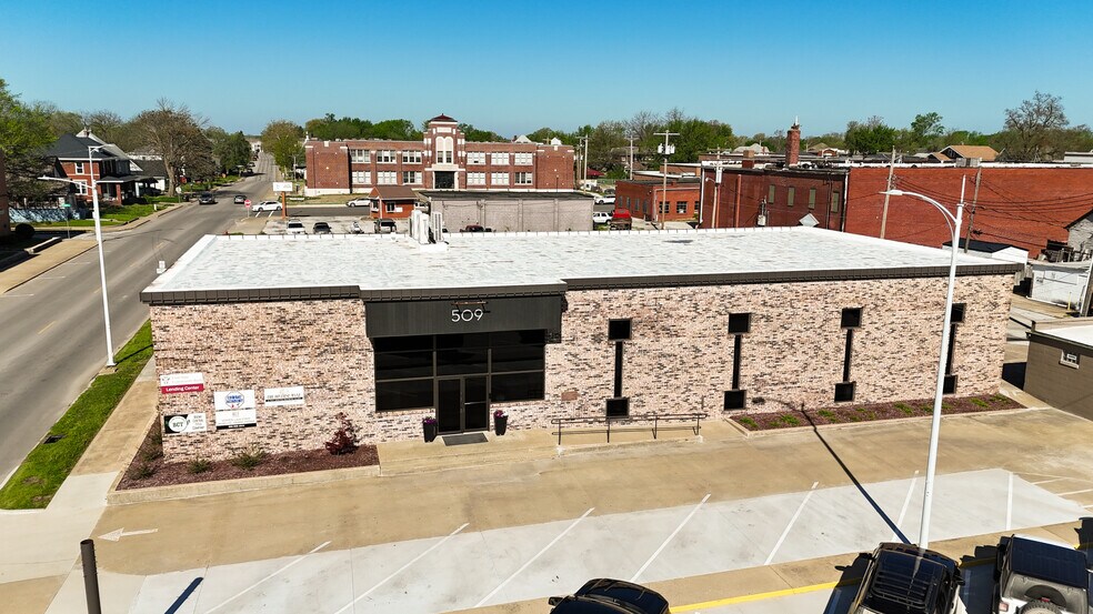 More Photos Of 509 - 511 W. Rollins, Moberly Office For Lease