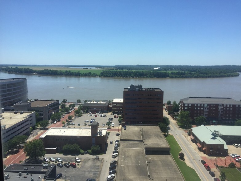 More Photos Of 16-20 NW 3rd St, Evansville Office For Lease