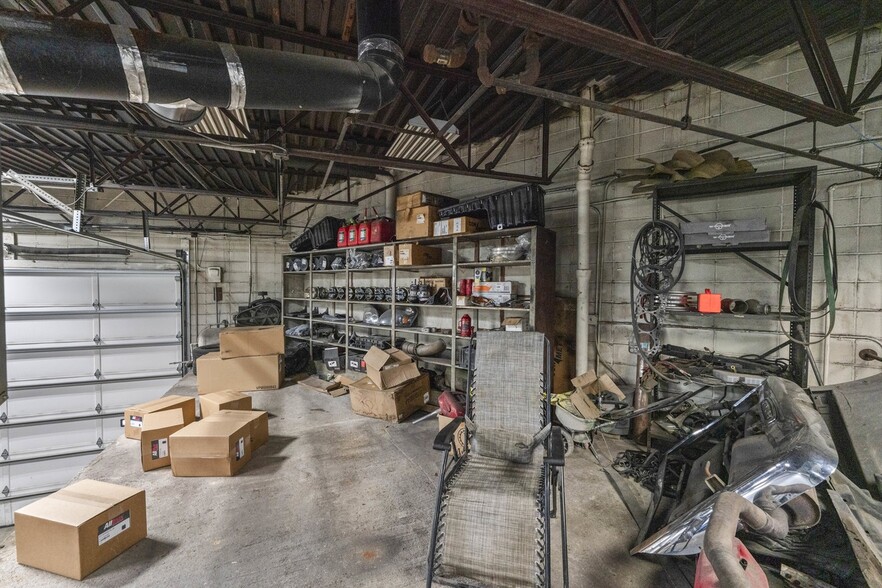 More Photos Of 5944 W 65th St, Chicago Service For Sale