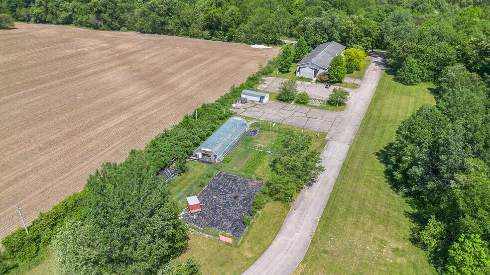 More Photos Of 56968 Dailey Rd, Dowagiac Shelter For Sale