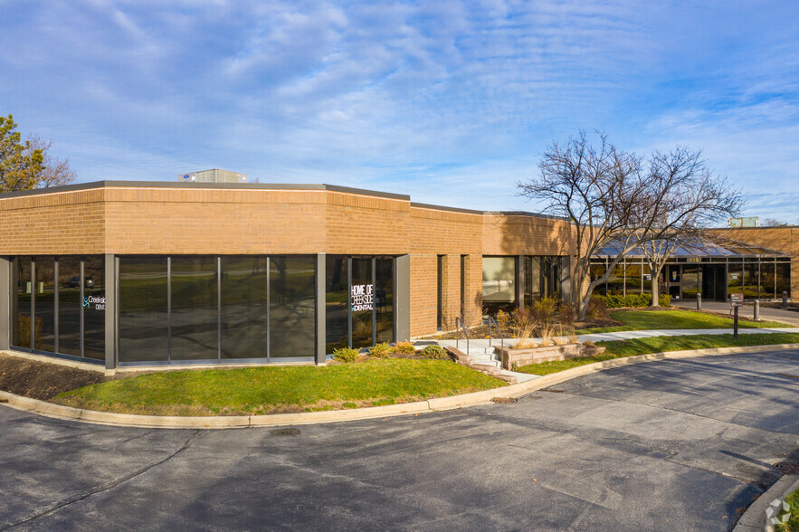 Primary Photo Of 135 N Arlington Heights Rd, Buffalo Grove Medical For Lease