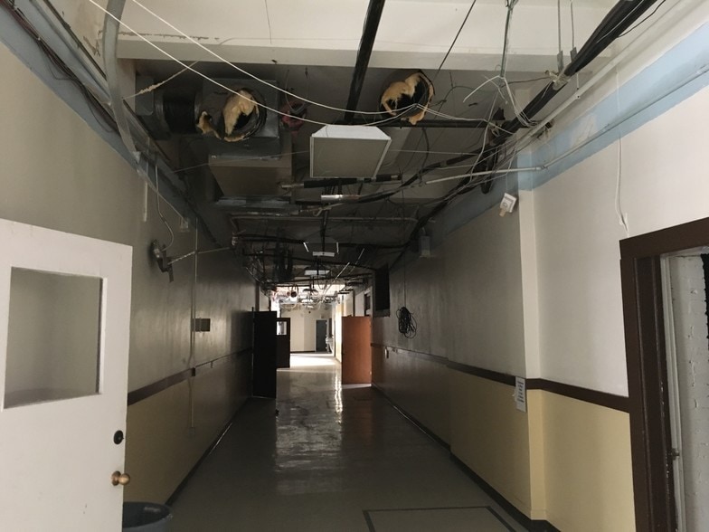 More Photos Of 1400 NW 3rd St, Oklahoma City Schools For Sale