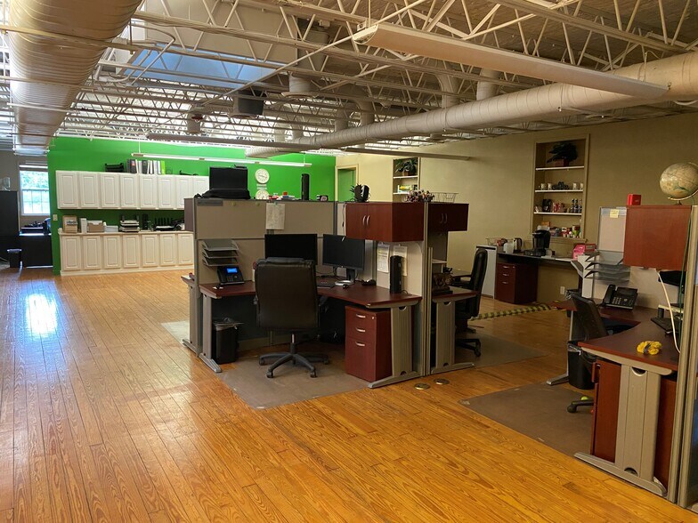 More Photos Of 4016 Stannus St, Little Rock Office For Sale
