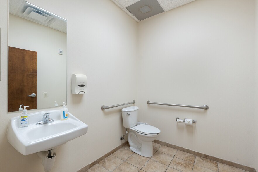More Photos Of 101 N 37th St, Rogers Medical For Lease