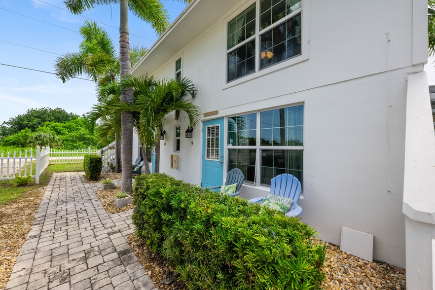 More Photos Of 2502 Tamarind Dr, Hutchinson Island Hotel For Sale