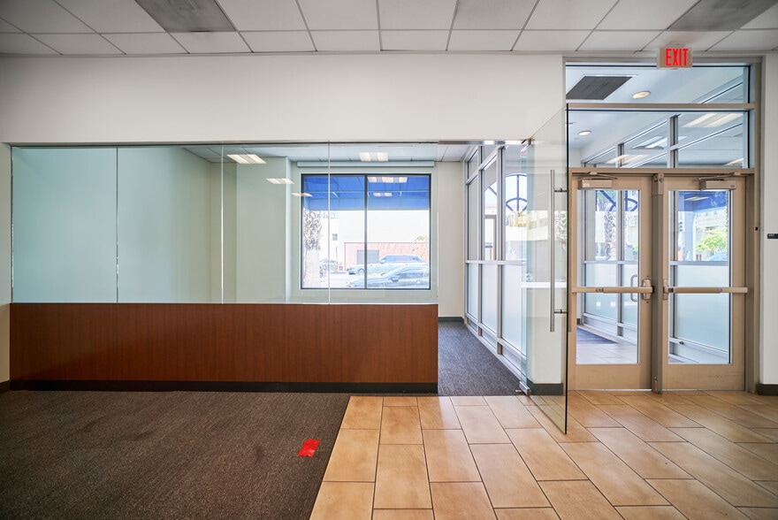 More Photos Of 108 W 3rd St, Long Beach Restaurant For Lease