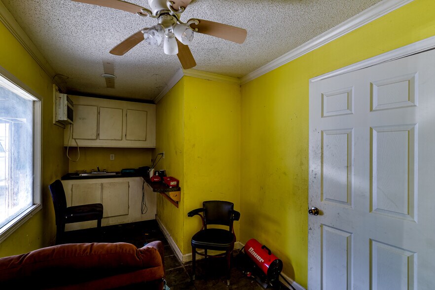 More Photos Of 1401 Pine St, Monroe Industrial For Sale