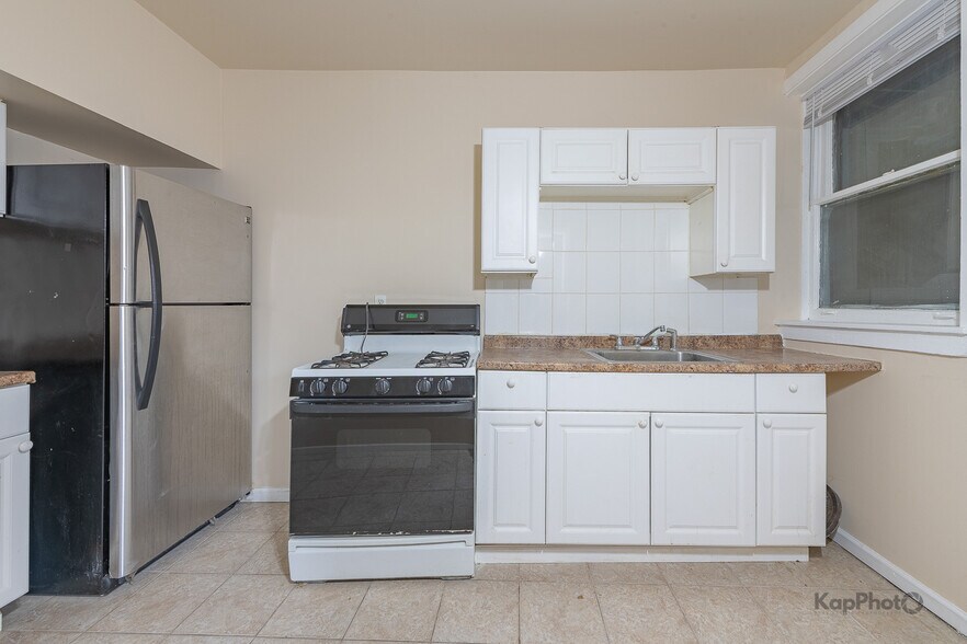 More Photos Of 2250-2258 W Rosemont Ave, Chicago Apartments For Sale
