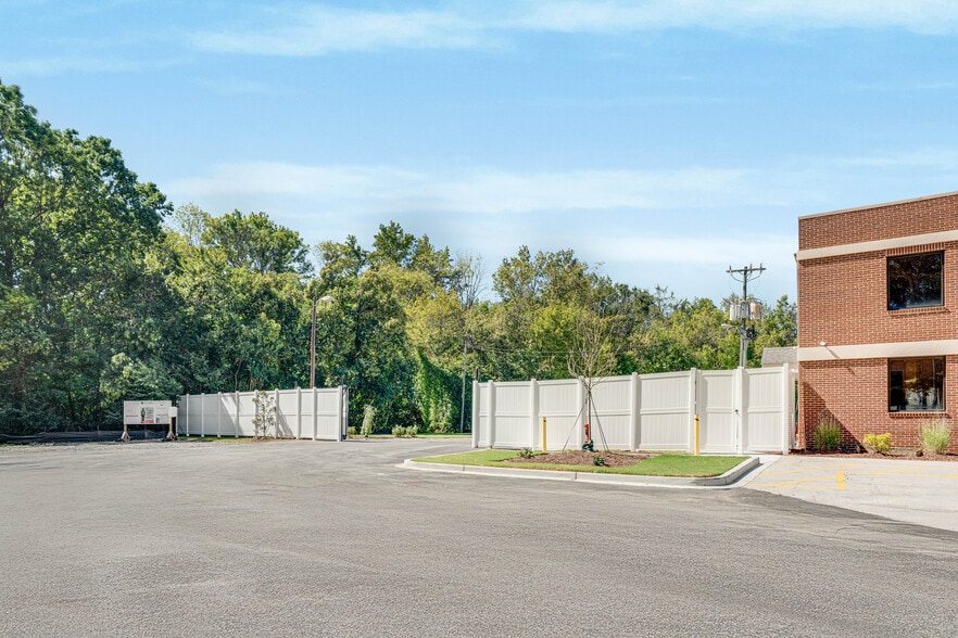 More Photos Of 1379 McDow Dr, Rock Hill Warehouse For Lease