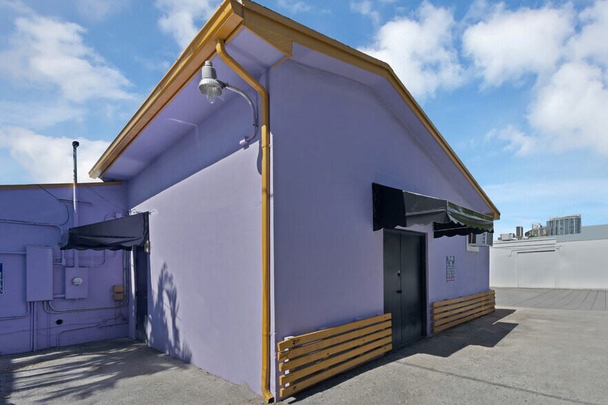 More Photos Of 1517 E Las Olas Blvd, Fort Lauderdale Bar For Lease