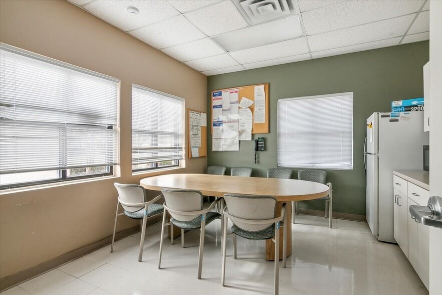 More Photos Of 3445 Regional Dr, Port Arthur Medical For Lease