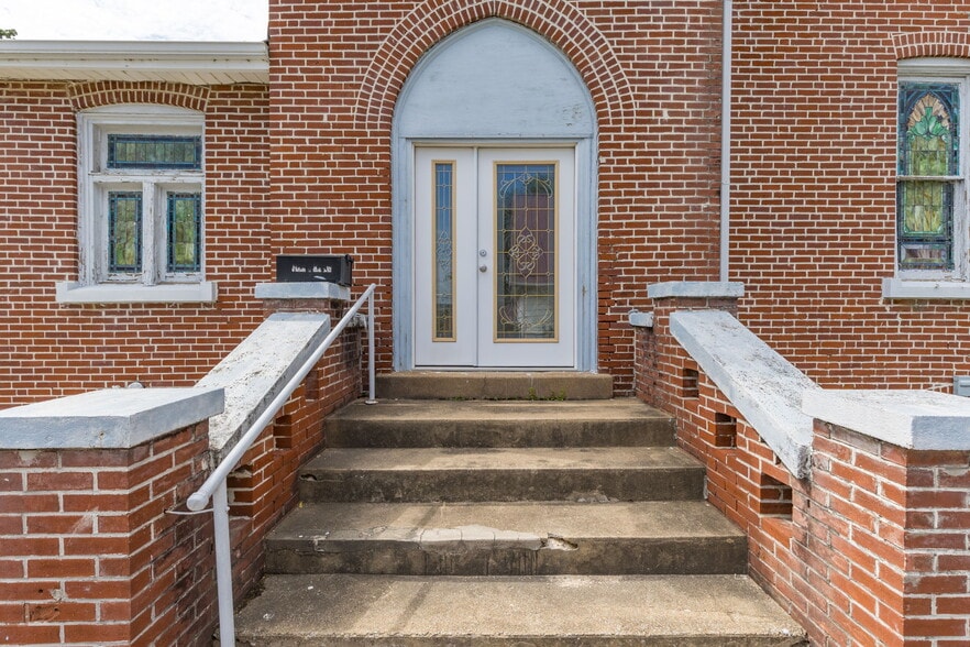 More Photos Of 408 W Main St, Park Hills Religious Facility For Sale