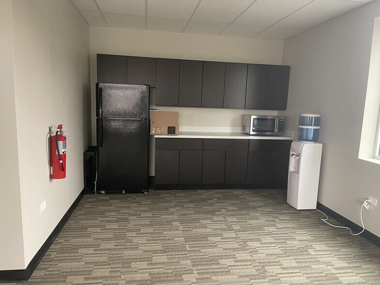 More Photos Of 1288 Rickert Dr, Naperville Medical For Lease