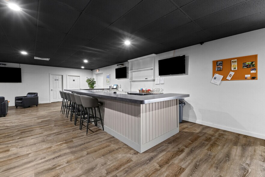 More Photos Of 184 W Main St, Dudley Freestanding For Sale