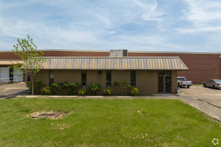More Photos Of 3810 Pleasant Valley Rd, Attalla Warehouse For Lease