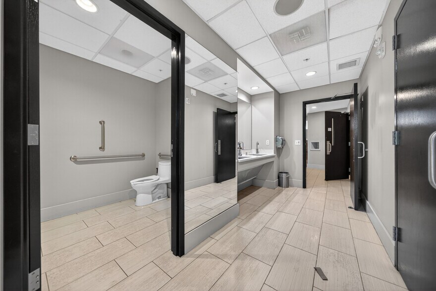More Photos Of 444 S Blount St, Raleigh Apartments For Sale
