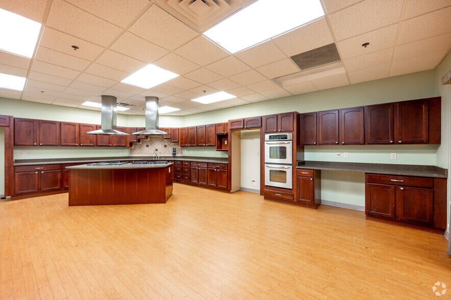 More Photos Of 9001 S Walnut St, Daleville Office For Lease
