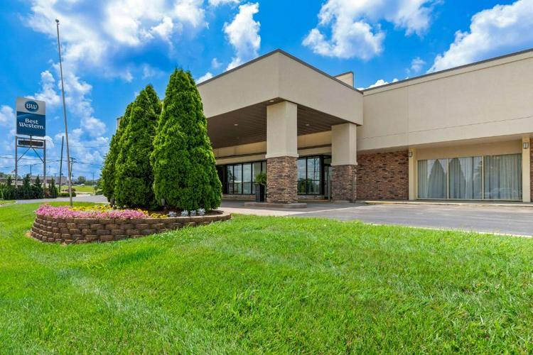 More Photos Of 3120 S Limit Ave, Sedalia Hotel For Sale