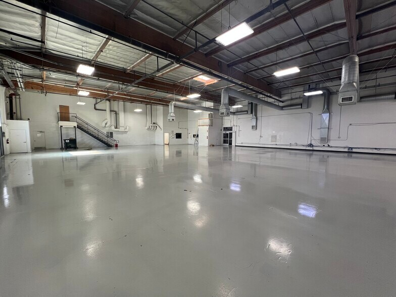 More Photos Of 12840 Bradley Ave, Sylmar Warehouse For Lease