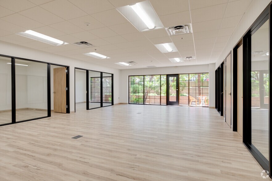 More Photos Of 2025 N 3rd St, Phoenix Unknown For Lease