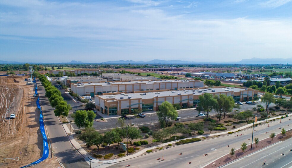 More Photos Of 596 E Germann Rd, Gilbert Warehouse For Lease