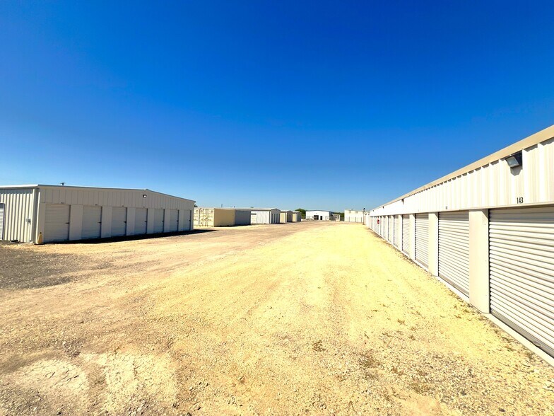 More Photos Of 8109 Us Highway 77, Sinton Self Storage For Sale