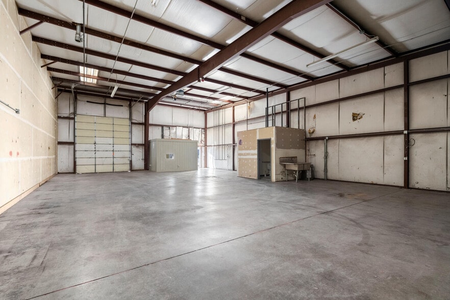 More Photos Of 3970 S Decatur St, Englewood Warehouse For Lease