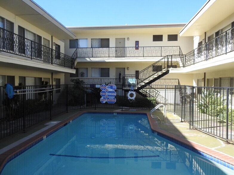 More Photos Of 409 S Manhattan Pl, Los Angeles Apartments For Sale