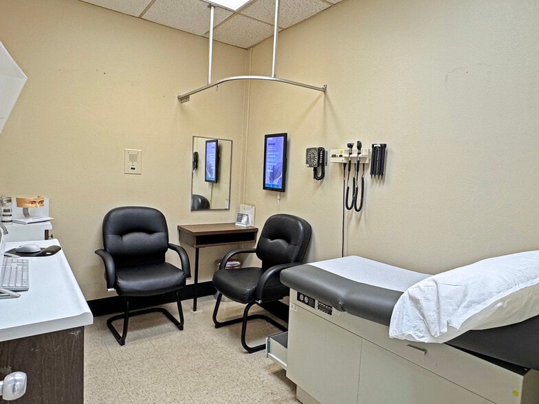More Photos Of 1904 N Orange Grove Ave, Pomona Medical For Lease
