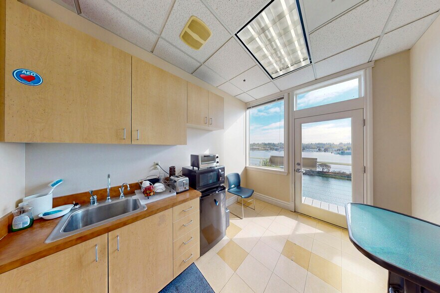 More Photos Of 324 W Bay Dr NW, Olympia Medical For Lease