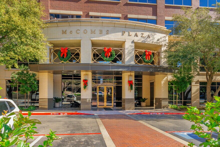 More Photos Of 755 E Mulberry Ave, San Antonio Office For Lease