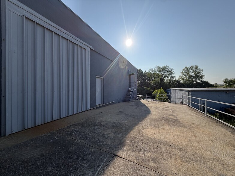 More Photos Of 385-387 Industrial Dr, Mount Juliet Warehouse For Lease
