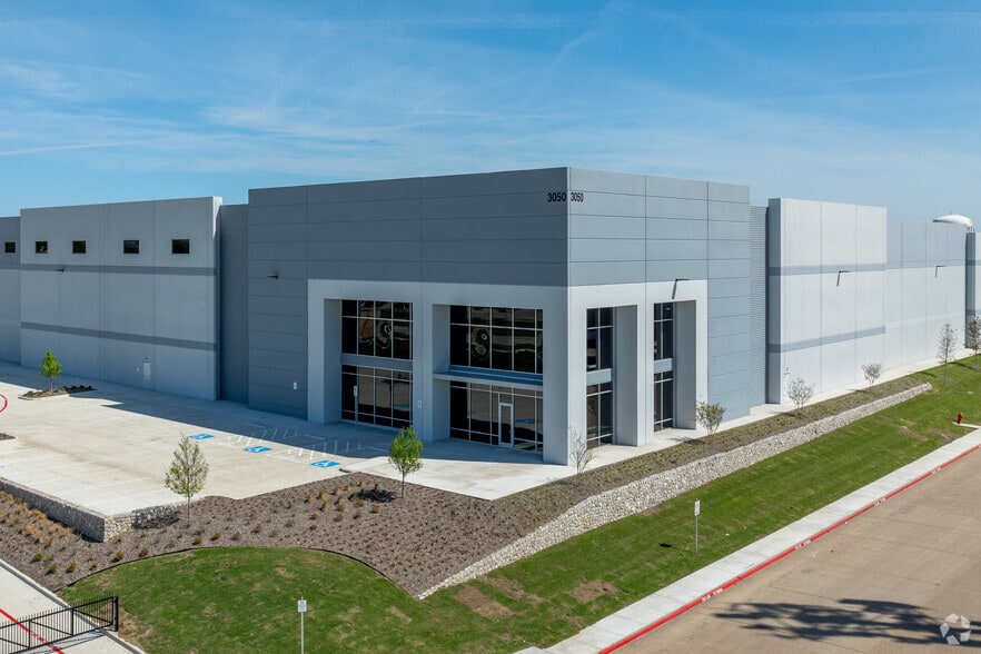 More Photos Of 3050 Red Hawk Dr, Grand Prairie Industrial For Sale