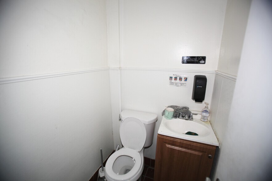 More Photos Of 853 Sycamore Ave, Hayward Storefront Retail Office For Lease