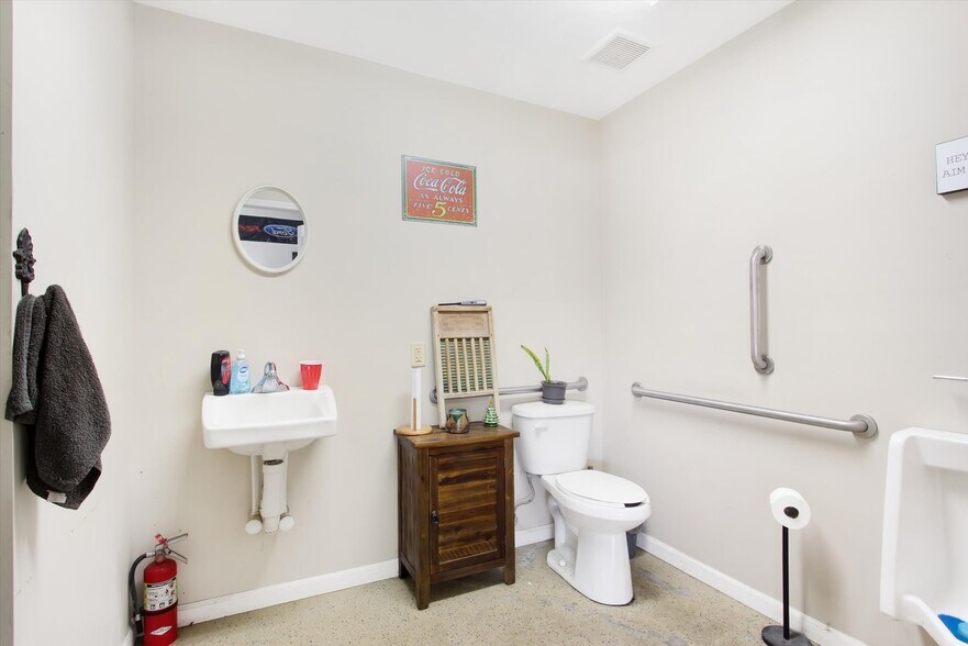 More Photos Of 276 Kingsdale Rd, Littlestown Auto Repair For Sale