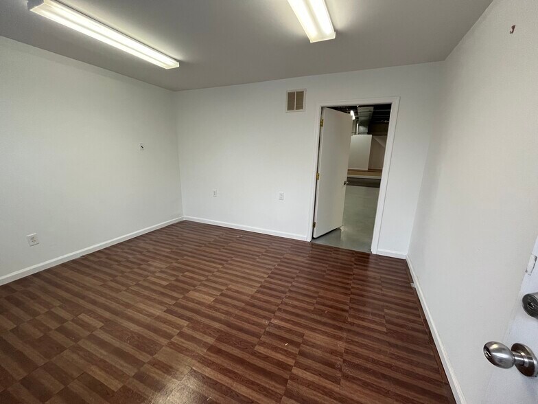More Photos Of 154 Lafayette Ave, Laurel Light Manufacturing For Lease