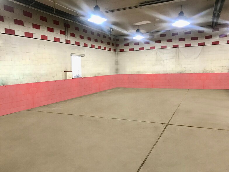 More Photos Of 331 Jones St, Verona Showroom For Sale