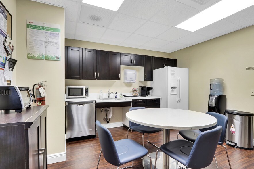 More Photos Of 731 N US Highway 1, Tequesta Medical For Sale