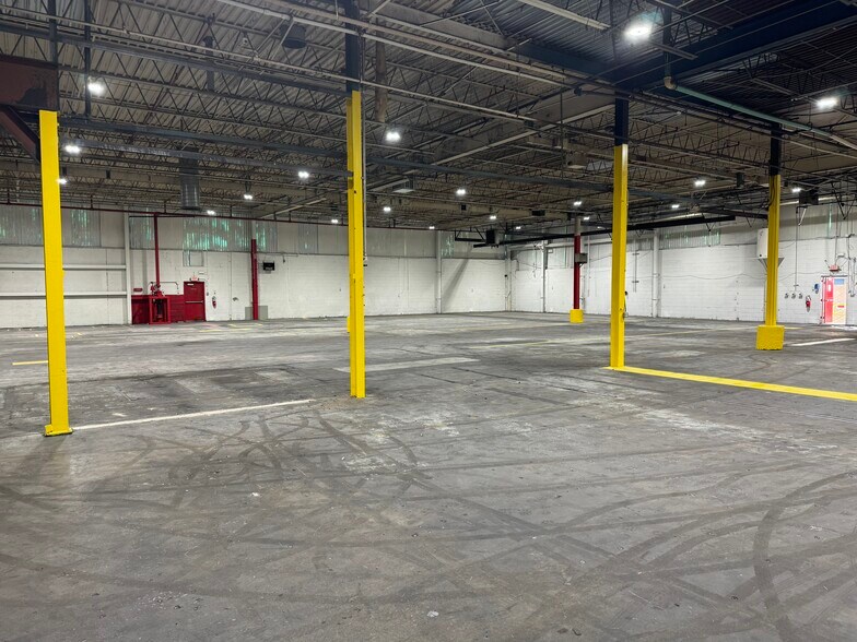 More Photos Of 100 Main St, Tullytown Warehouse For Lease