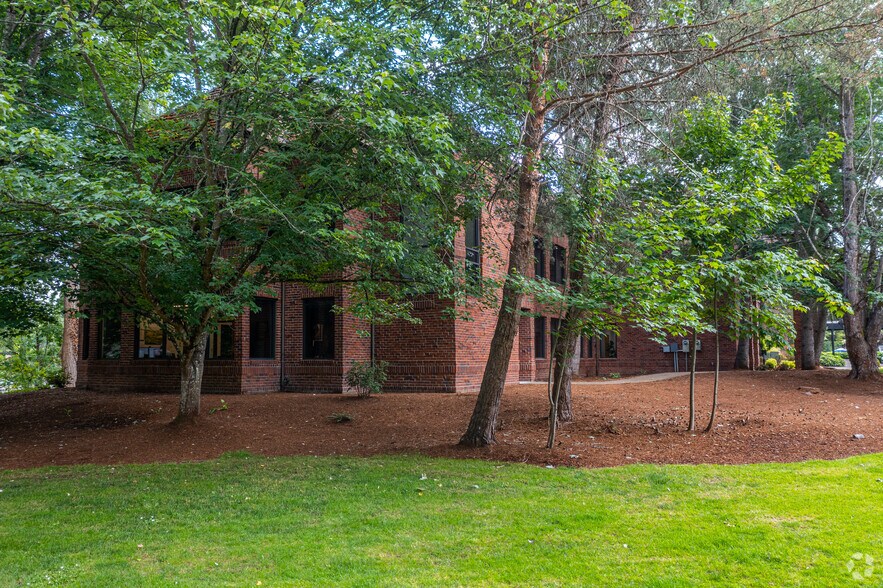 More Photos Of 300 Oswego Pointe Dr, Lake Oswego Office For Lease